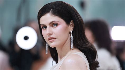 celeb naakt|Alexandra Daddario Poses Naked on Instagram, See the Photos